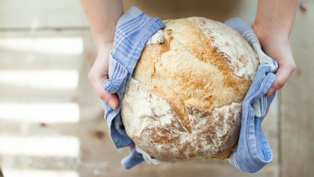 Brot kann man in einem Tuch einschlagen