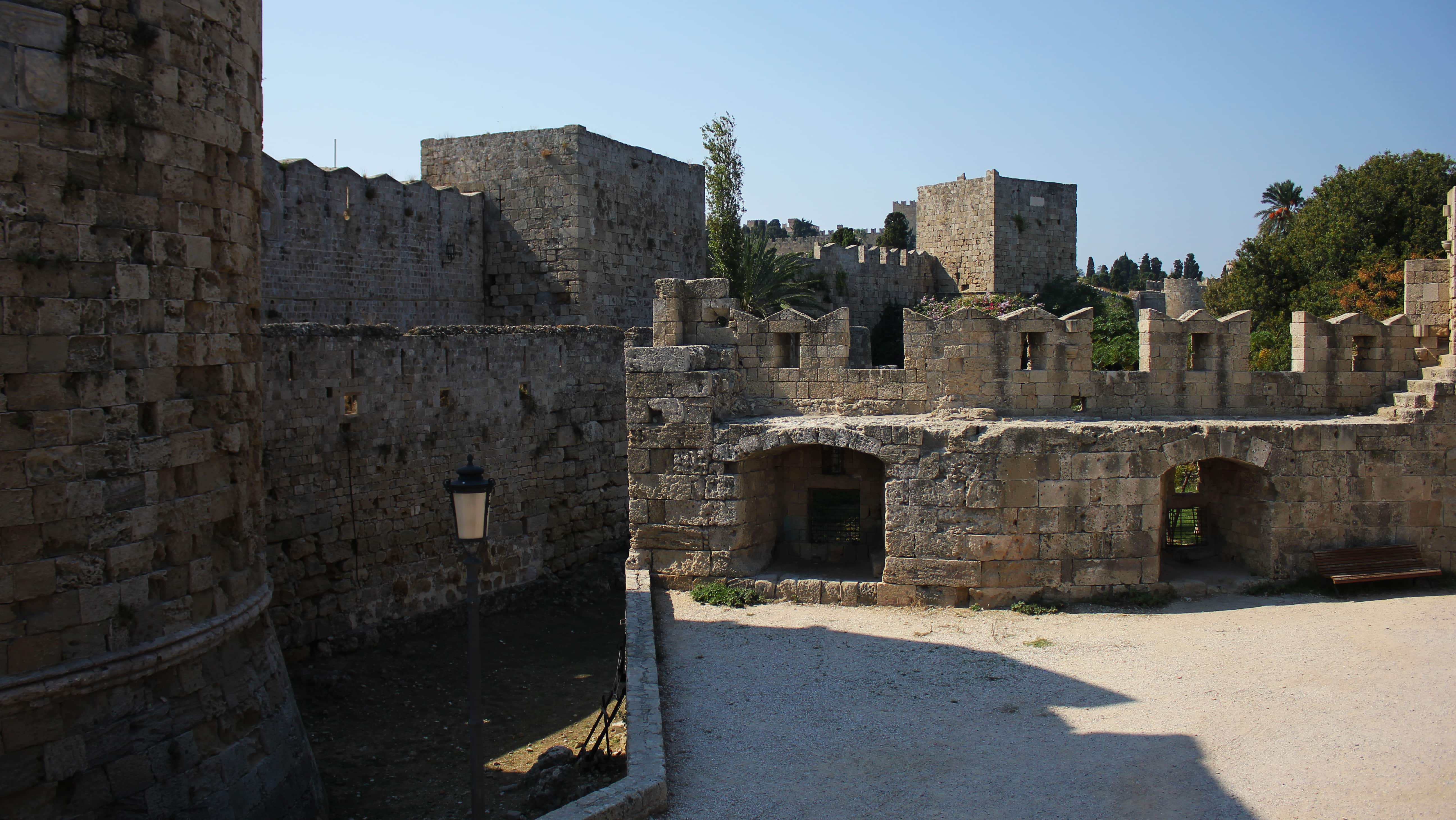 Die alte Stadtmauer von Rhodos