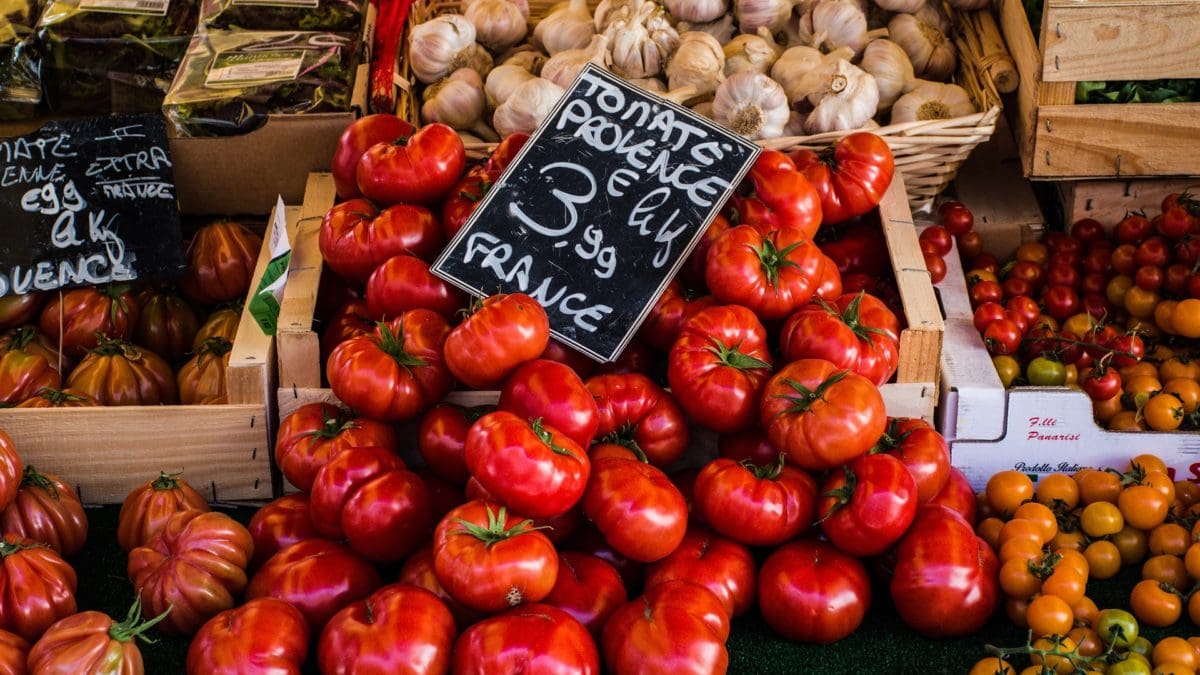 Tomaten kann man unverpackt auf dem Markt einkaufen