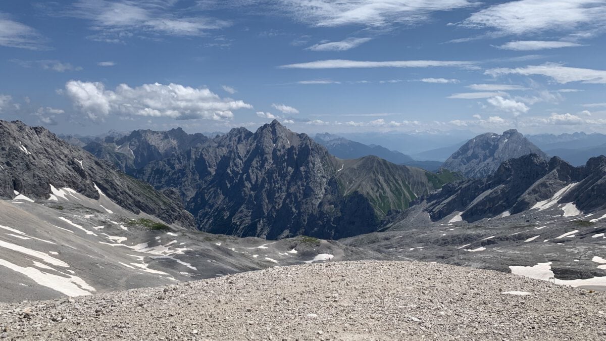 Blick von der Zugspitze im Sommer